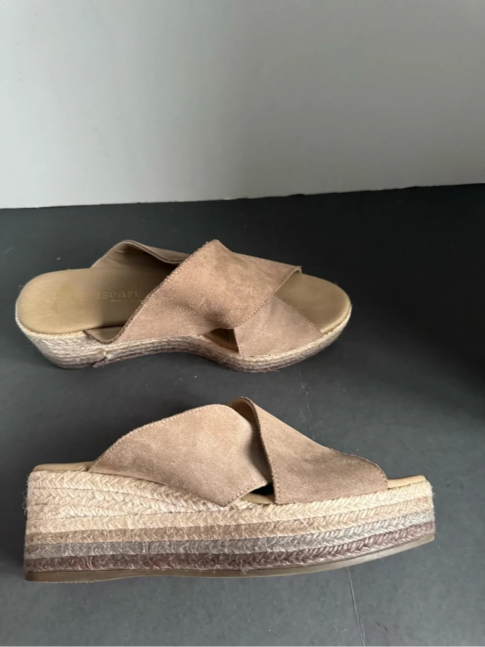 Paseart tan suede wedge espadrille slides. EU 39